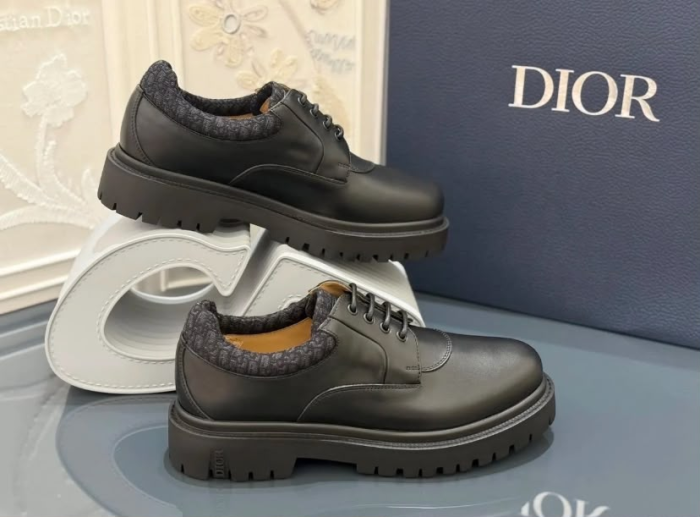 D1OR Leather Sneaker